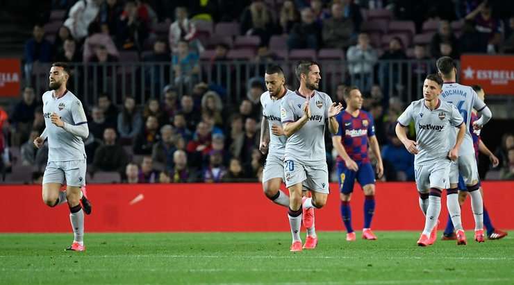 Ruben Vezo (Levante) ghi bàn với một cú sút một chạm tuyệt đẹp từ khoảng cách chừng 26m. Marc-Andre ter Stegen đã không thể chạm được vào quả bóng và đành phải nhìn nó đi thẳng vào góc thấp bên phải khung thành. Một cú sút tuyệt vời!