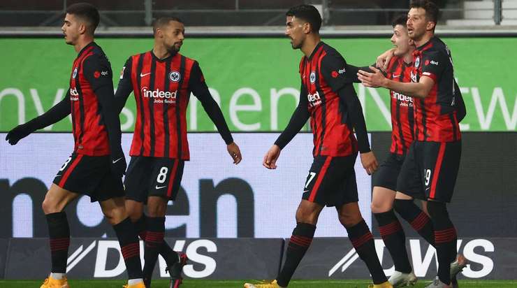 Vào! Filip Kostic thực hiện một quả tạt vào vòng cấm và kiến tạo thành công cho Luka Jovic (Eintracht Frankfurt), người đã đón bóng và dứt điểm gọn gàng vào góc cao bên trái khung thành. Tỉ số đã được nâng lên 2:1.