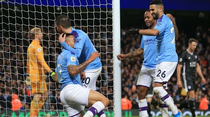 Vào! Kevin De Bruyne dọn cỗ cho Gabriel Jesus (Manchester City), người ghi bàn với một pha dứt điểm cự li gần đơn giản. Tỉ số là 3:1.
