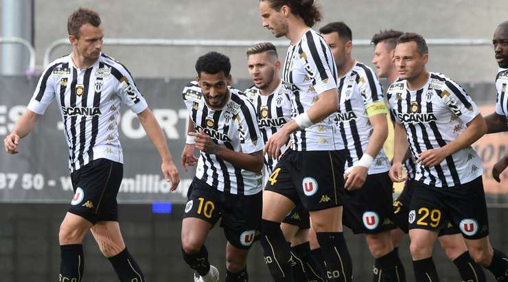 Angelo Fulgini (Angers) tìm thấy khoảng trống bên trong vòng cấm để đón một quả tạt tuyệt đẹp và tung một cú sút chìm chính xác đưa bóng vào góc trái phía dưới khung thành.