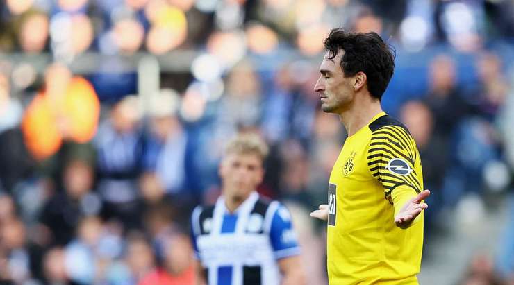 Bóng bật ra và đến chân của Mats Hummels (Dortmund) ở ngay bên ngoài vòng cấm. Anh không hề do dự và tung một cú sút tuyệt vời vào sát mé trong cột dọc bên phải. Pha dứt điểm đi ra ngoài tầm với của thủ thành Stefan Ortega và tỉ số đã được thay đổi thành 0:2.