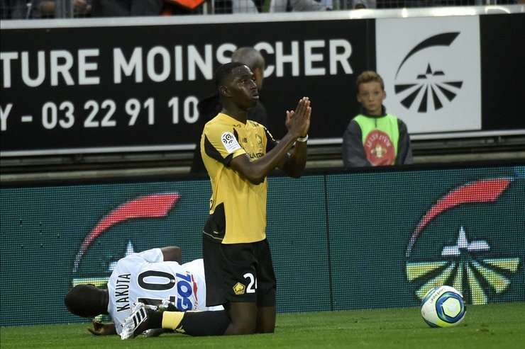 Một pha tranh bóng xấu xí của Boubakary Soumare (Lille) và anh đã bị đuổi khỏi sân với một chiếc thẻ đỏ xứng đáng.