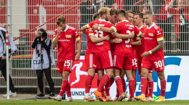 Vào! Đường chuyền dài kinh điển của Christopher Lenz đến chân Marius Bulter (Union Berlin) ở một vị trí trống trải bên trong vòng cấm. Anh còn đủ thời gian và không gian để chỉnh lại bóng trước khi sút mạnh trái bóng vào chính giữa khung thành. Tỉ số là 1:1.