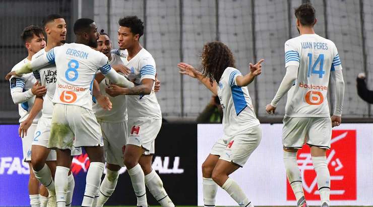 Dimitri Payet thực hiện quả phạt góc, Cengiz Under (Marseille) là người đón được quả tạt ở ngay bên ngoài vòng cấm và đánh bại thủ môn với một cú sút hiểm hóc vào sát mé trong cột dọc bên phải. Tỉ số bây giờ là 1:1.