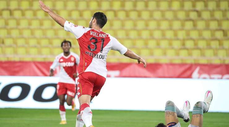 Vào! Gelson Martins kiến tạo cho Kevin Volland (Monaco) người đệm bóng vào lưới trống. Anh ấy thay đổi tỉ số thành 4:0.