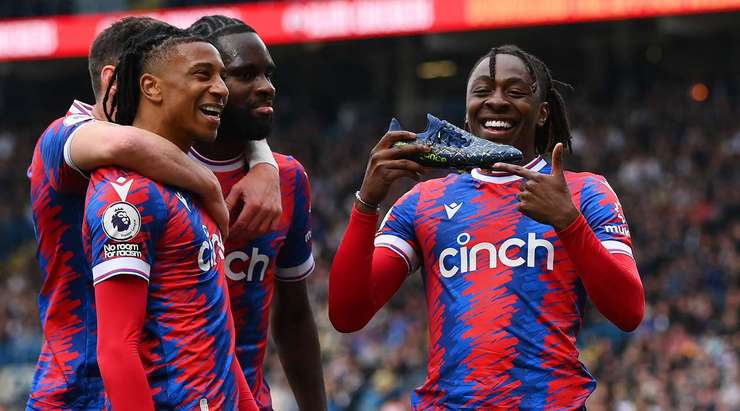 Vào - 1:3! Michael Olise kiến tạo cho Eberechi Eze (Crystal Palace) trong vòng cấm và anh ấy đưa bóng vào góc trái phía dưới và qua Illan Meslier.