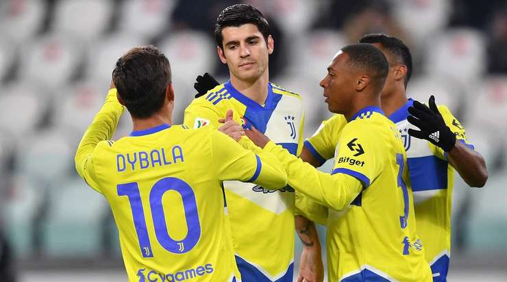 Vào! Wladimiro Falcone đã chạm được những đầu ngón tay vào bóng sau cú sút của Alvaro Morata (Juventus), nhưng chừng đó thôi không đủ ngăn trái bóng đi vào góc thấp bên trái khung thành.