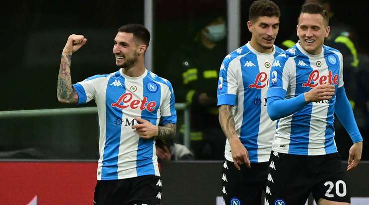 Vào! Piotr Zielinski kiến tạo cho Matteo Politano (Napoli) một cơ hội dứt điểm ở bên trong vòng cấm. Cú ra chân của cầu thủ này không thực sự chuẩn xác, nhưng may mắn là quả bóng bằng cách nào đó vẫn tìm được đường vào góc dưới bên trái khung thành. Tỉ số là 0:1.