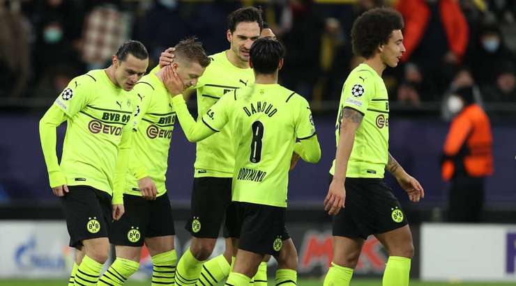 Marco Reus (Dortmund) có một pha đi bóng xuất sắc và anh siết cò khi đã ở vào một vị trí rất thuận lợi. Cú sút của anh đưa bóng đi gọn gàng vào góc thấp bên trái khung thành.