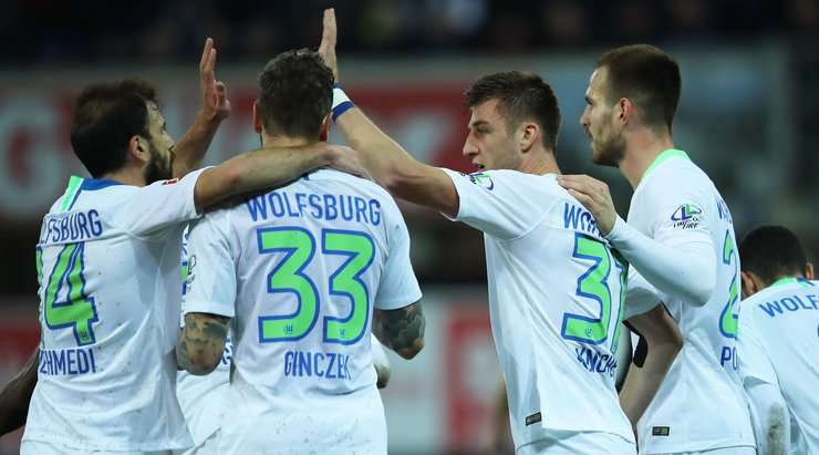 Bóng từ quả đá phạt tìm đến Robin Knoche (Wolfsburg), người đang ở một vị trí rất trống trải và anh đã ghi bàn với một cú đánh đầu sấm sét vào góc thấp bên trái khung thành. Một cú đánh đầu tầm xa siêu phẩm!