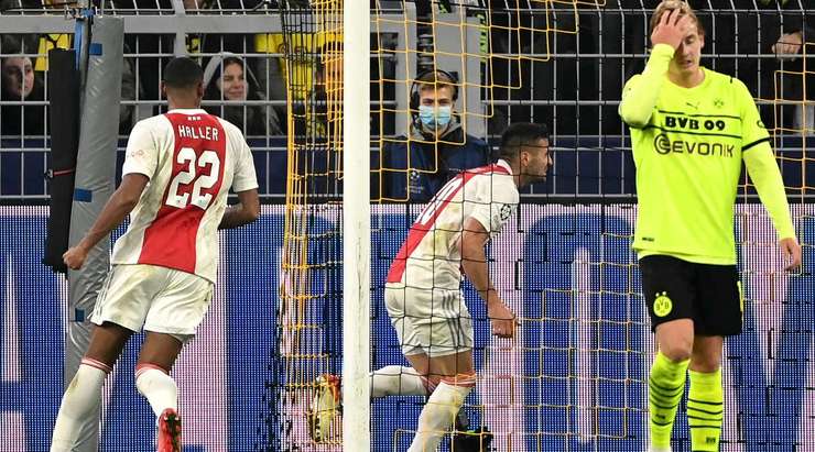 Vào! Dusan Tadic (Ajax) lấy bóng bật ra trong vòng cấm và sút thành bàn, vào bên phải mành lưới.