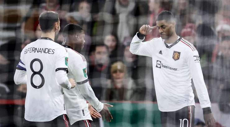 Marcus Rashford (Manchester United) kết thúc nỗ lực đi bóng đẹp mắt của mình với một cú sút xuất sắc từ trong vòng cấm. Bóng đi vào góc bên trái khung thành và Wayne Hennessey chỉ có thể vào lưới nhặt bóng. Tỉ số là 0:1.