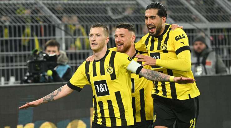 Vào! Marco Reus (Dortmund) sút bóng vào góc trái khung thành, vượt qua tầm với của Janis Blaswich dù thủ môn đã đổ người hết cỡ.