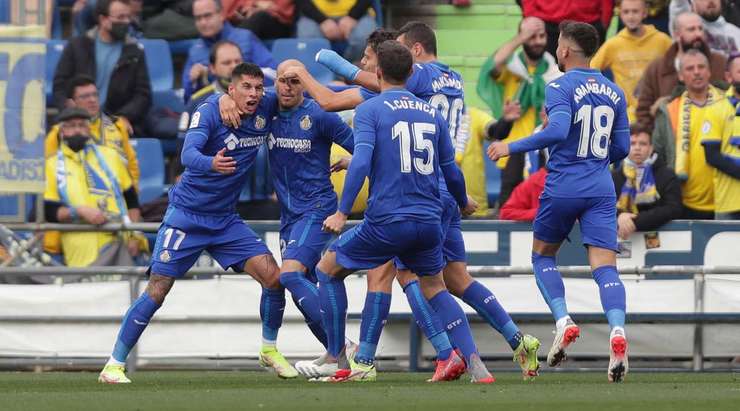 Mathias Olivera Miramontes (Getafe) ghi bàn từ một vị trí khó. Anh ấy bật cao để đón một quả tạt và đánh đầu căng vào góc phải phía trên. Một pha dứt điểm xuất sắc.