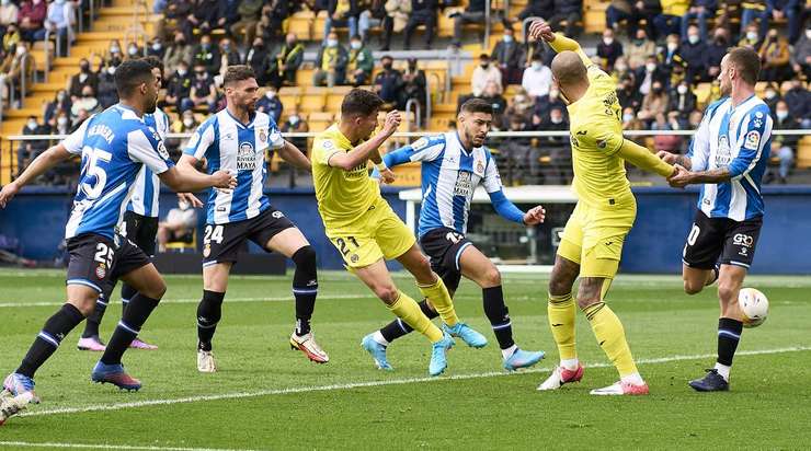 Vào! Yeremi Pino (Villarreal) đã có mặt đúng lúc đúng chỗ để lấy bóng bật ra trong vòng cấm, và anh ấy sút bóng đi chìm vào phía trong cột dọc bên trái. Tỉ số là 2:0.