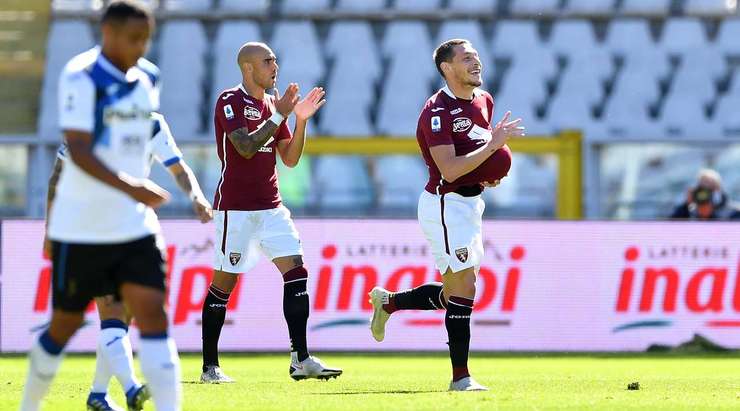 Andrea Belotti (Torino) nhận một đường chuyền thú vị bên trong vòng cấm và anh tung một cú sút chìm chuẩn xác vào góc thấp bên phải khung thành. Một pha dứt điểm rất hiểm!