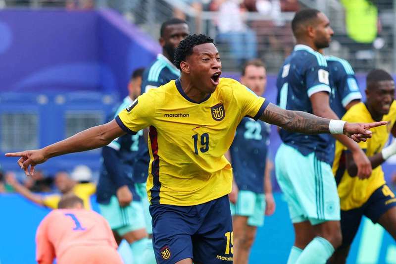 Flamengo encaminha as transferências de Gonzalo Plata e Wallace Yan, que deixam o clube rumo ao Dínamo de Moscovo e ao Bragantino, respetivamente.