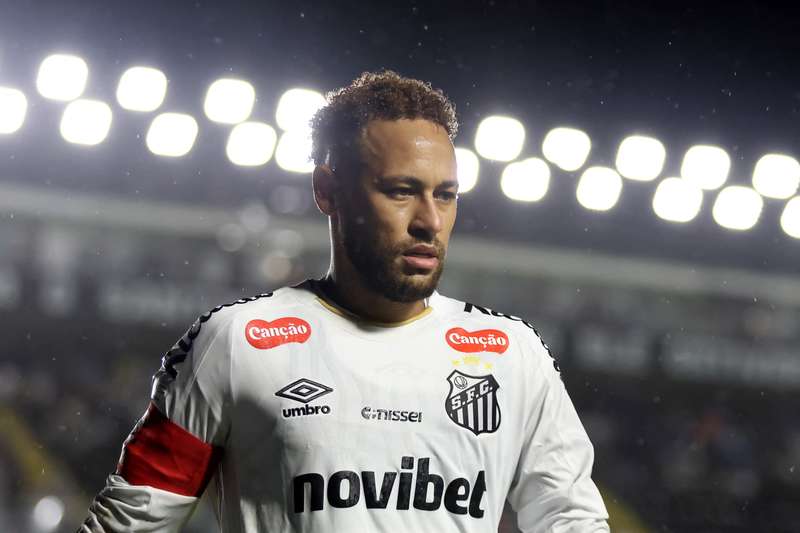 Nova polêmica: Neymar teria ofendido dois jogadores do Santos no vestiário