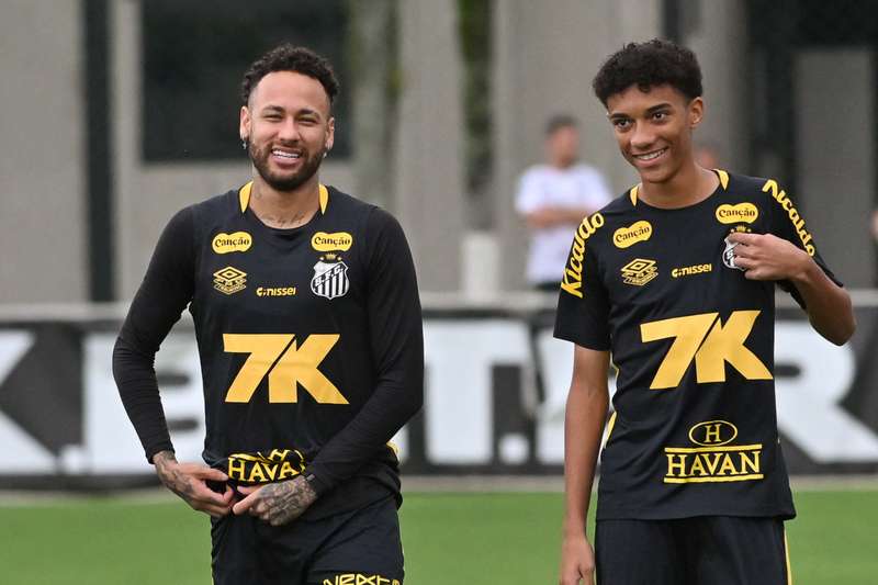 Atacante de 18 anos ruma ao futebol italiano por empréstimo, com opção de compra estipulada em oito milhões de euros.