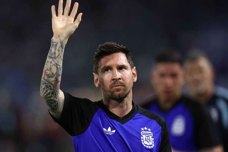 Lionel Messi returns to Argentina following the death of his father, Jorge
