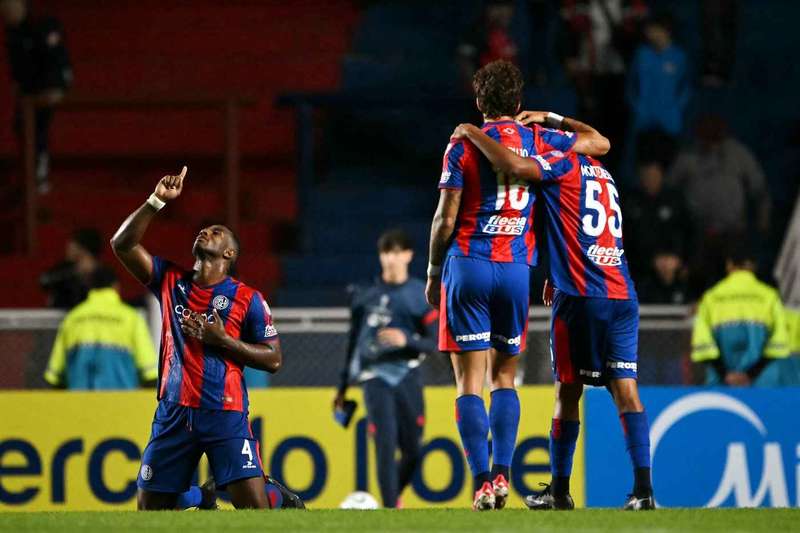 San Lorenzo y Deportivo Riestra tendrán que esperar hasta después del Mundial para disputar su cruce de los 1/16 de final de la Copa Argentina, que fue aplazado. Los de Boedo esquivan, así, la posibilidad de sumar dos eliminaciones seguidas en apenas ocho días.