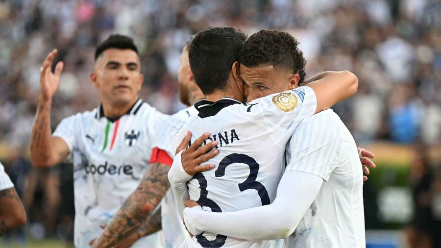 Mexicans give full Mont-y to reach knockouts