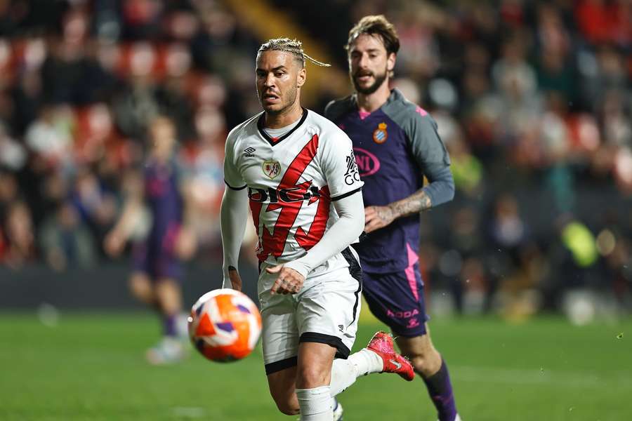 Raúl de Tomás, en un partido con el Rayo Vallecano