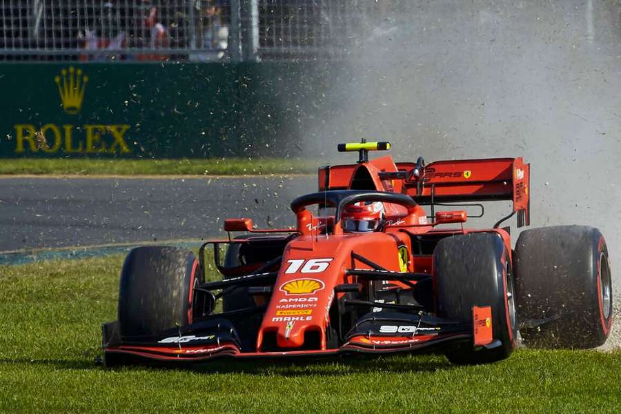 Charles Leclerc na grama de Melbourne na corrida de 2022