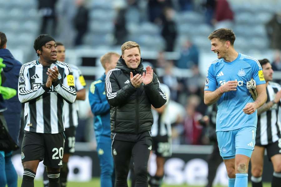 Eddie Howe applauds Newcastle's fans Eddie Howe applauds Newcastle's fans