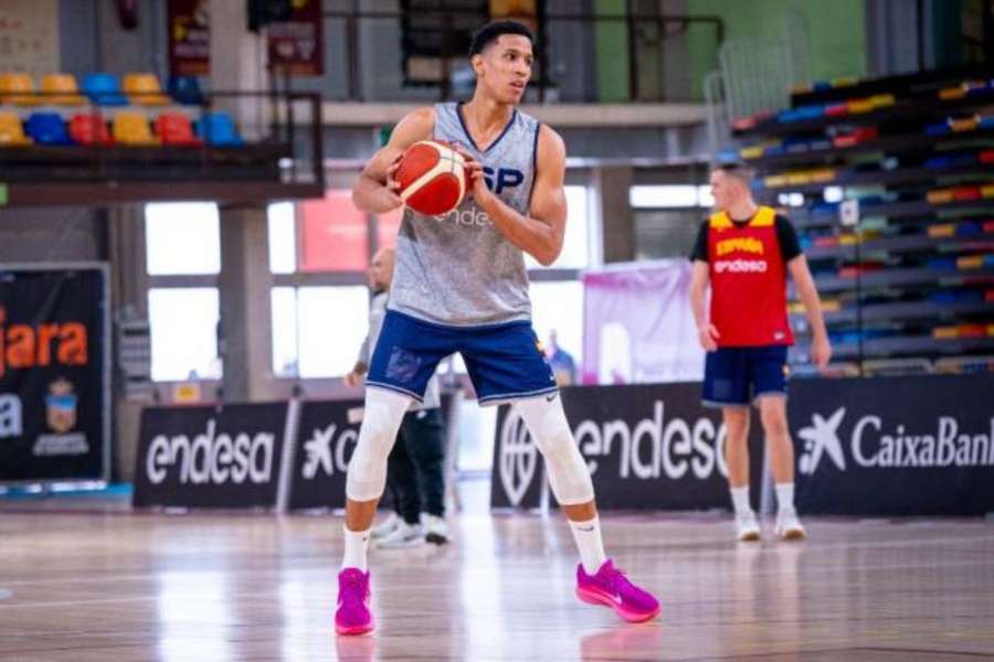 Tyson Pérez, durante un entrenamiento con la selección española