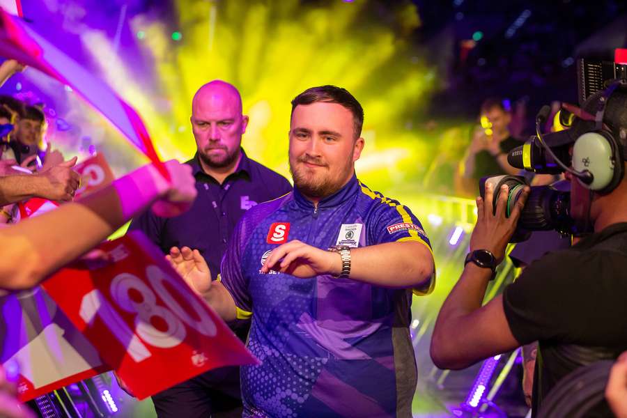 Luke Littler versetzt die Darts-Welt weiter in Ekstase.