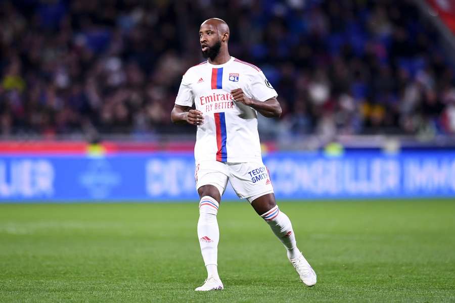 Moussa Dembele in het shirt van Lyon