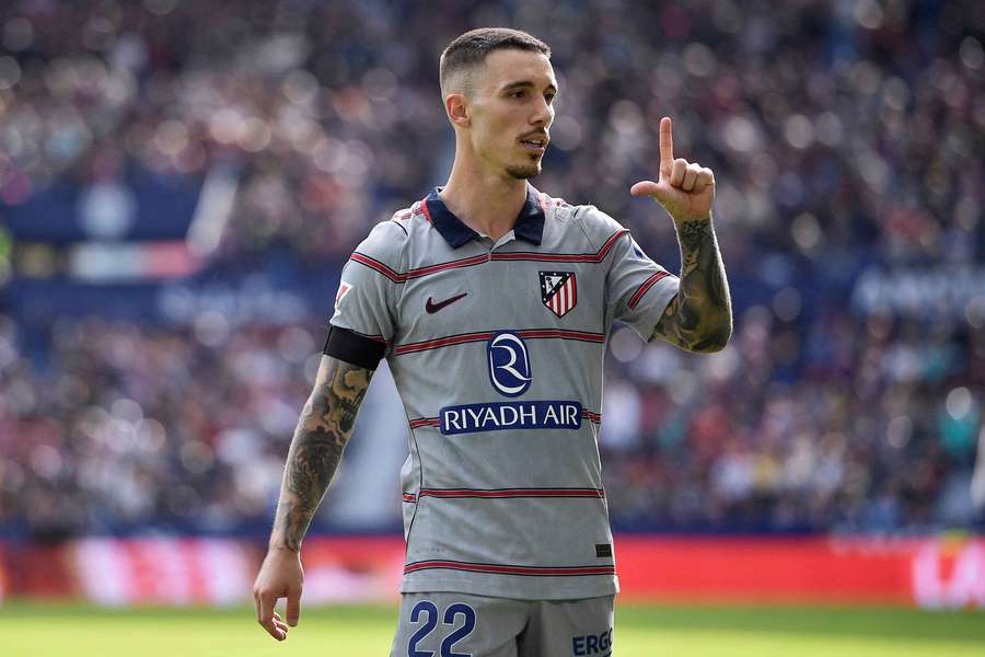 Grimaldo celebra su gol