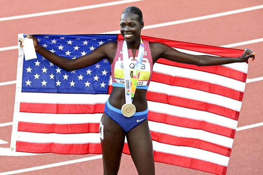 Campioana olimpică și mondială la 800 m, Athing Mu, se va antrena cu legenda atletismului Bob Kersee Campioana olimpică și mondială la 800 m, Athing Mu, se va antrena cu legenda atletismului Bob Kersee