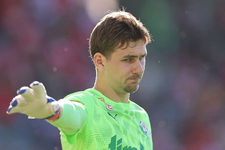 Gólman Adam Stejskal se ukázal mezi tyčemi Zbrojovky Brno.
