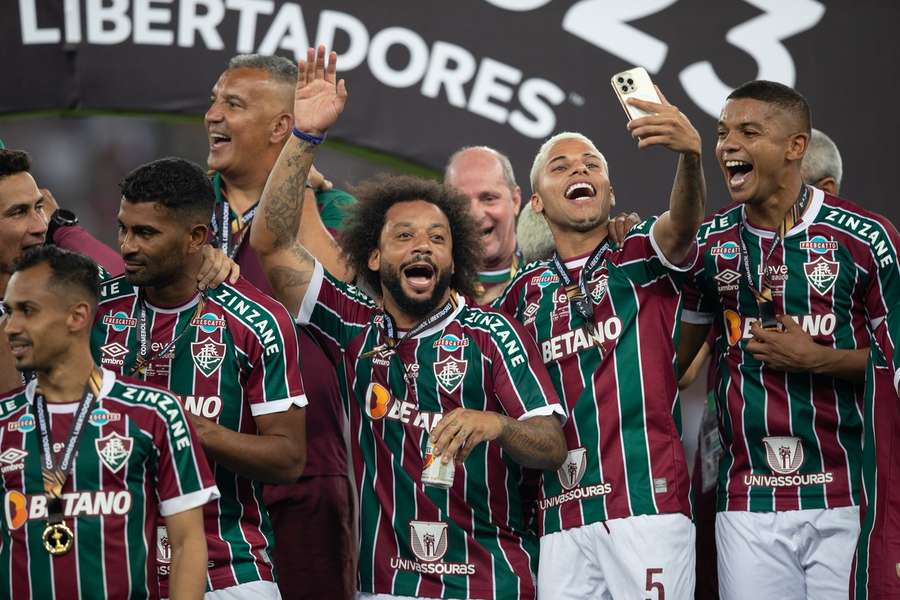 Marcelo com o Fluminense após a conquista da Copa Libertadores.
