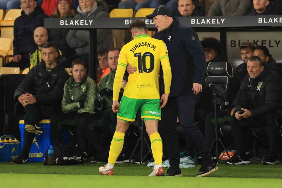 Jurásek strávil na hřišti jen část druhého poločasu. Jurásek strávil na hřišti jen část druhého poločasu.