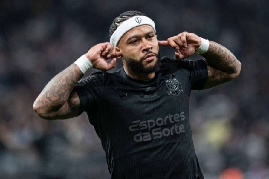 Memphis Depay desencantou com golaço em Itaquera