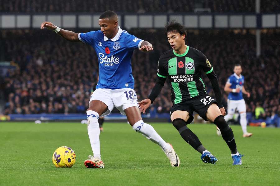 Ashley Young of Everton controls the ball whilst under pressure from Kaoru Mitoma of Brighton