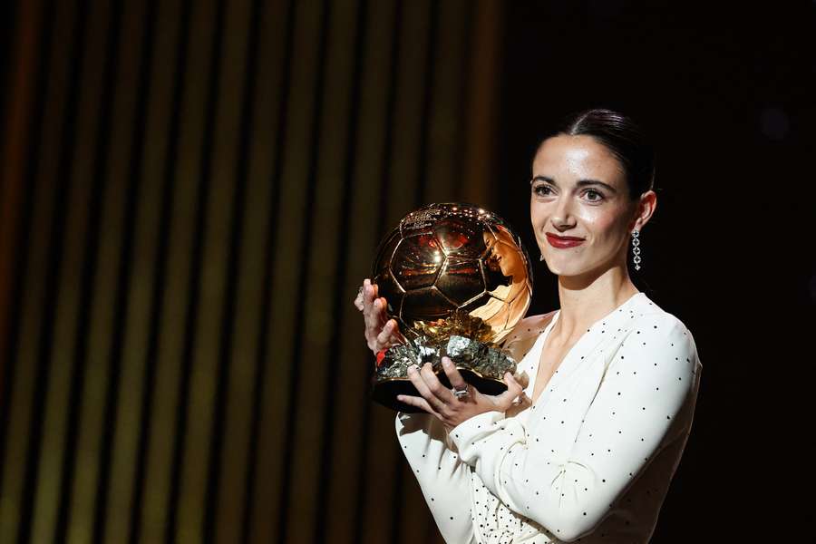 Aitana Bonmatí, con el Balón de Oro 2024