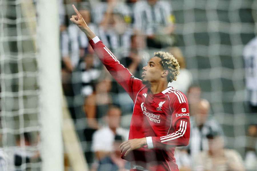 Ekitike celebra un gol con el Liverpool ante el Newcastle