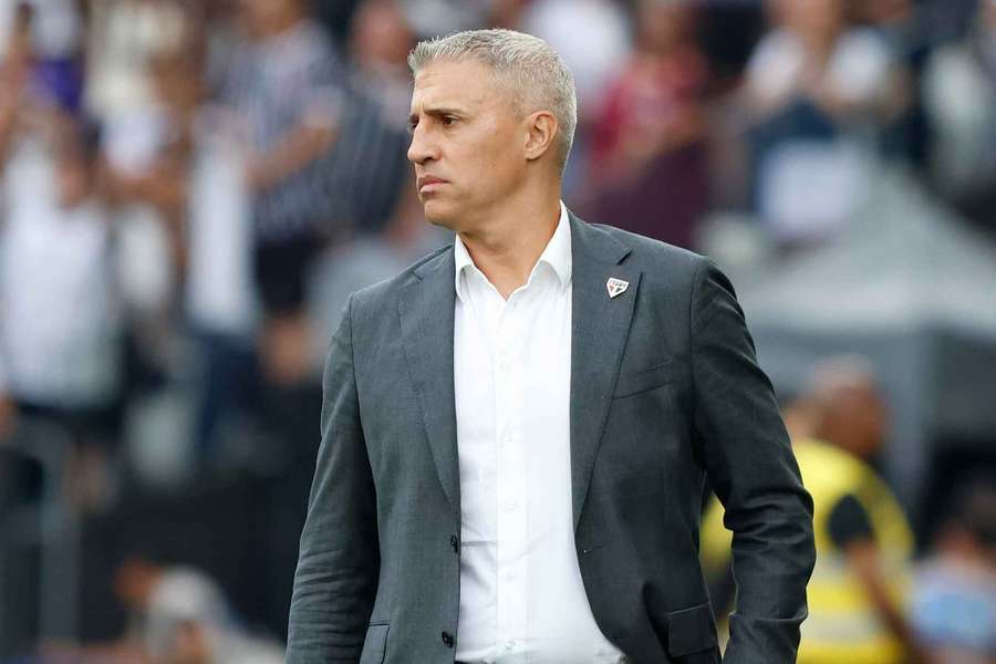 O técnico tricolor durante clássico em Itaquera