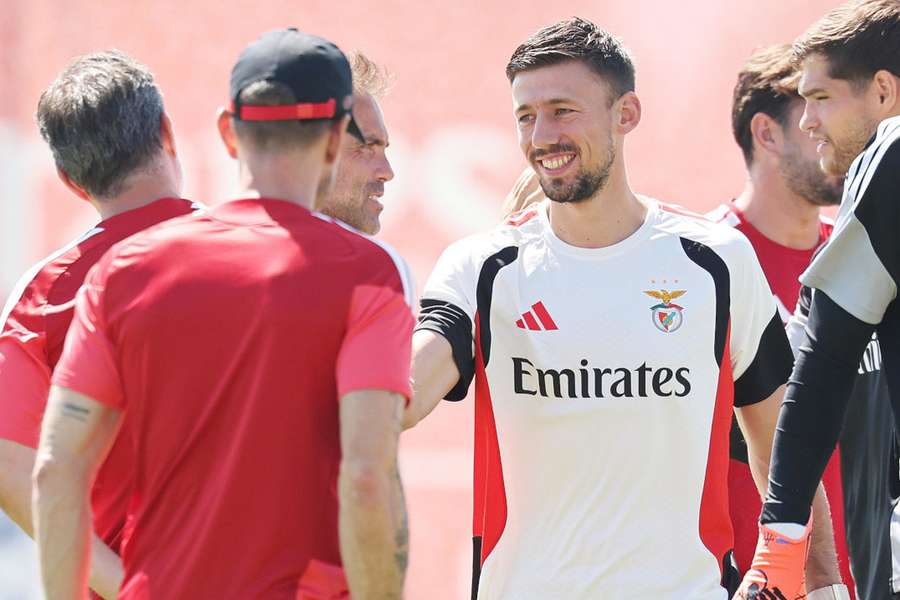 Lenglet já treina às ordens de Marco Silva no Benfica Campus Lenglet já treina às ordens de Marco Silva no Benfica Campus