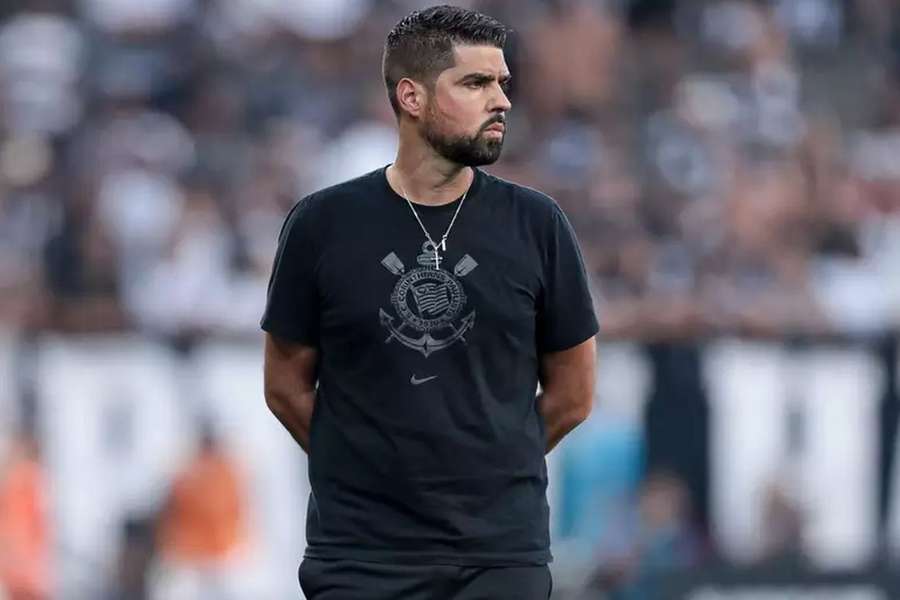 António Oliveira, que deixou Corinthians em julho, pode ir para o Chipre