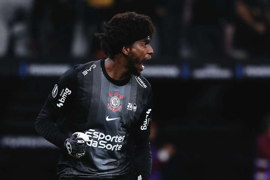 Hugo Souza ficou balançado com proposta do Milan na última janela 