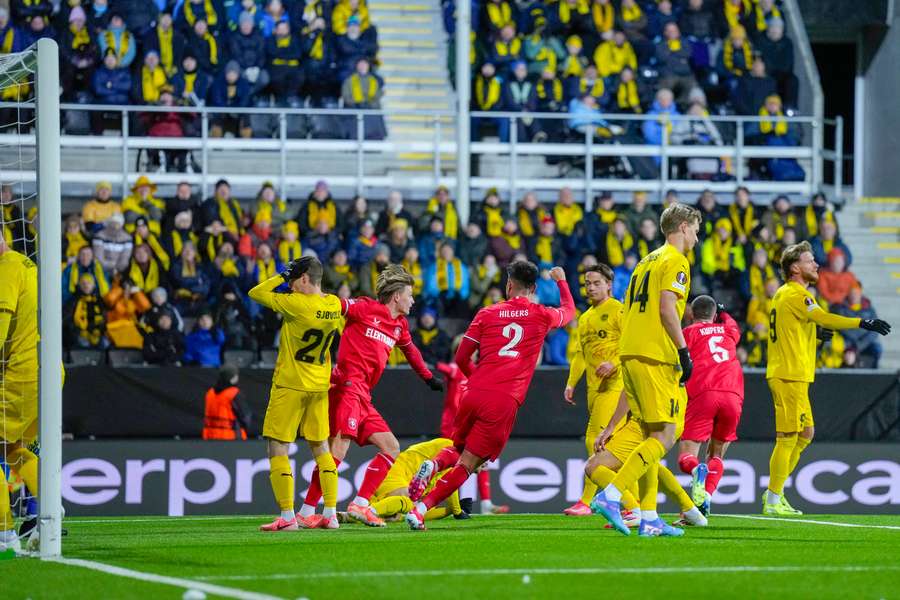 Los jugadores del FC Twente celebran tras un gol en propia puerta del Bodo/Glimt Los jugadores del FC Twente celebran tras un gol en propia puerta del Bodo/Glimt