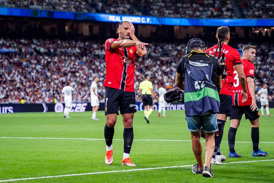 Muriqi, celebrando un gol Muriqi, celebrando un gol