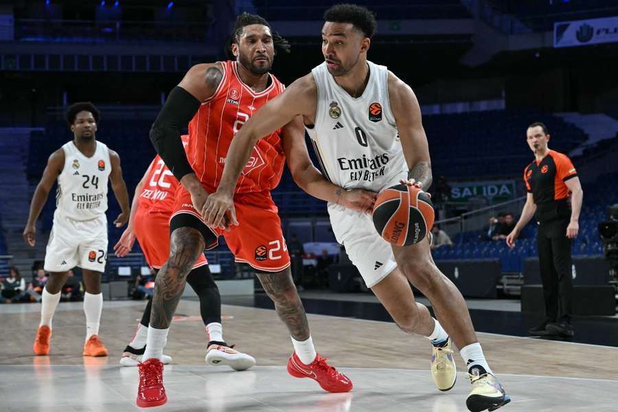 Trey Lyles, ante Ish Wainright