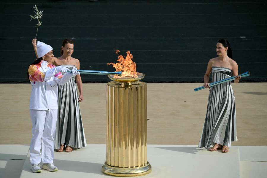 La flamme des Jeux d'hiver remise aux organisateurs de Milan-Cortina La flamme des Jeux d'hiver remise aux organisateurs de Milan-Cortina