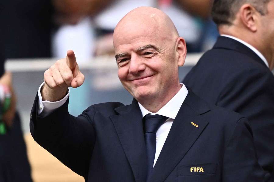 Gianni Infantino durante as quartas de final da Copa do Mundo entre Noruega e Inglaterra Gianni Infantino durante as quartas de final da Copa do Mundo entre Noruega e Inglaterra
